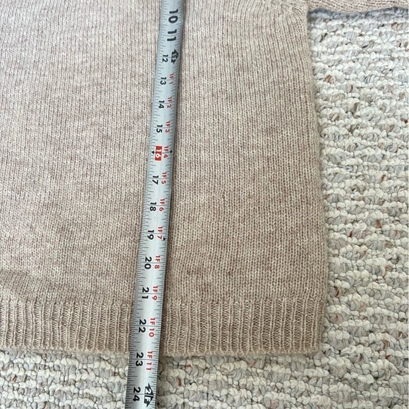 Shetland Wool V-neck Sweater - Picture 7 of 8